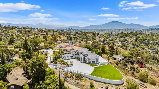 9355 Lavell Street, La Mesa, CA 91941