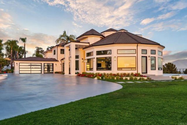 9355 Lavell Street, La Mesa, CA 91941