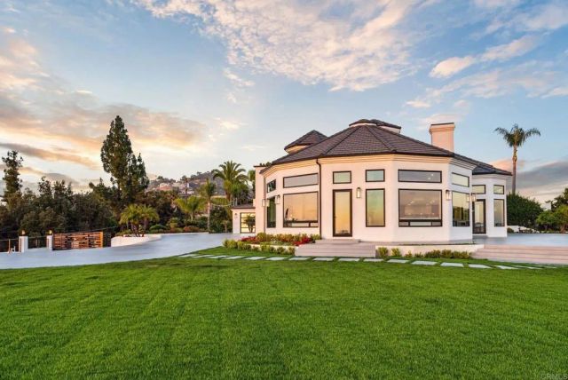 9355 Lavell Street, La Mesa, CA 91941