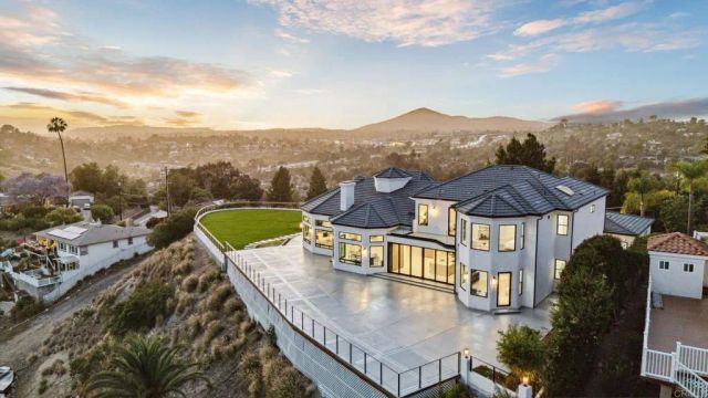 9355 Lavell Street, La Mesa, CA 91941