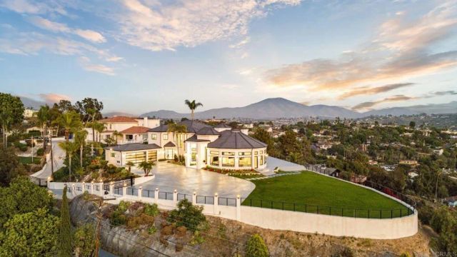 9355 Lavell Street, La Mesa, CA 91941