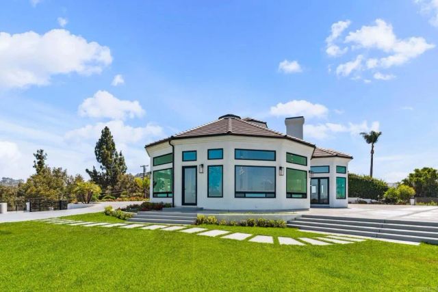 9355 Lavell Street, La Mesa, CA 91941