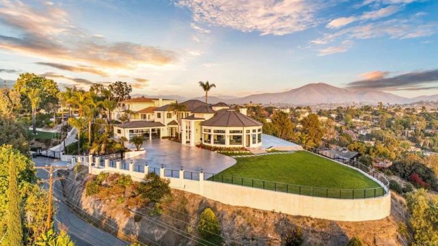 9355 Lavell Street, La Mesa, CA 91941