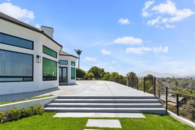 9355 Lavell Street, La Mesa, CA 91941