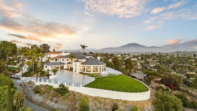 9355 Lavell Street, La Mesa, CA 91941