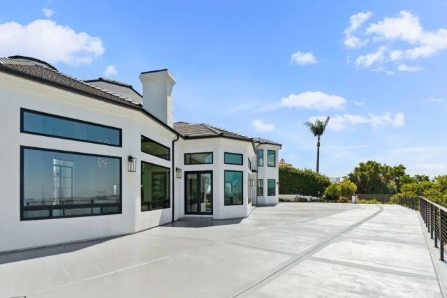 9355 Lavell Street, La Mesa, CA 91941