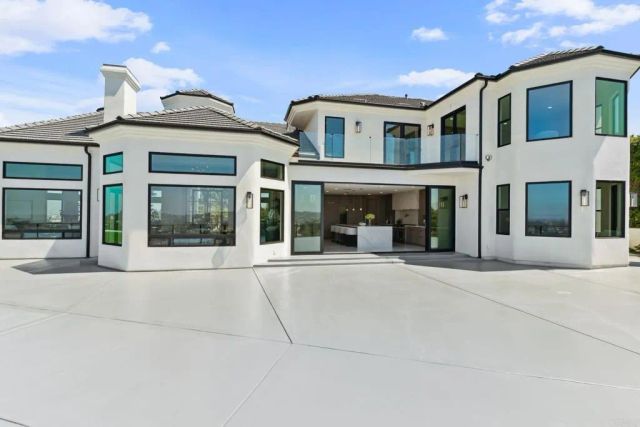 9355 Lavell Street, La Mesa, CA 91941