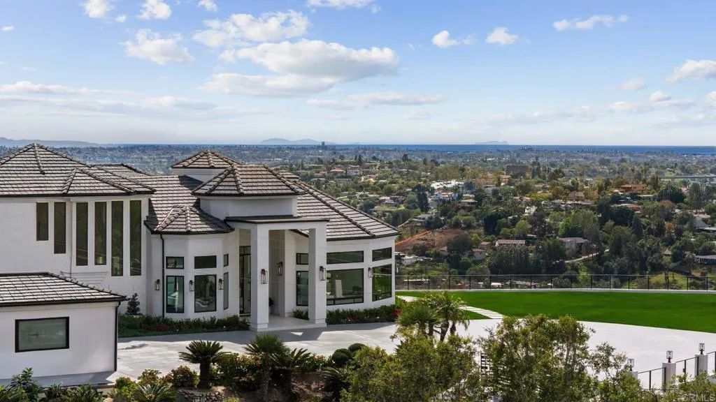 9355 Lavell Street, La Mesa, CA 91941