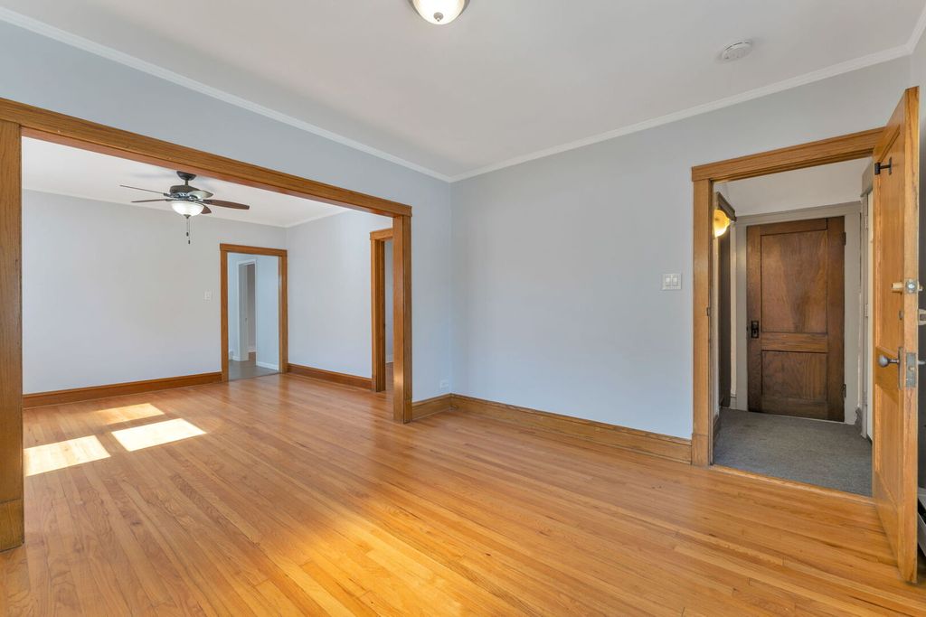 5334 N Lovejoy Avenue, Chicago, IL 60630 — photo 4