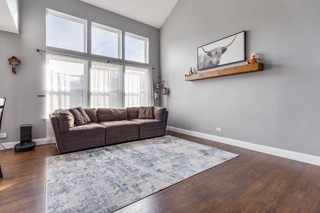 897 N Camden Lane, South Elgin, IL 60177