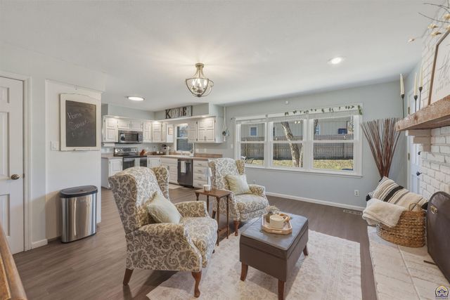 2221 SW Brookfield ST, Topeka, KS 66614