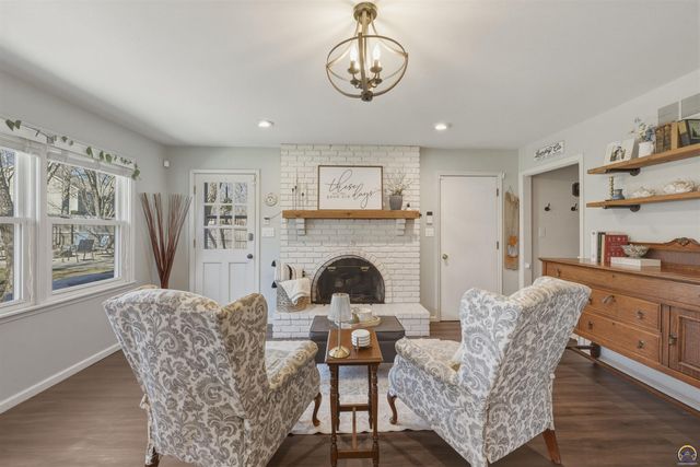 2221 SW Brookfield ST, Topeka, KS 66614