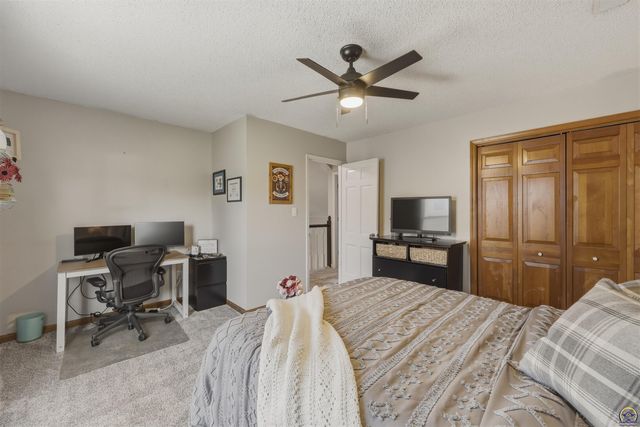 2221 SW Brookfield ST, Topeka, KS 66614