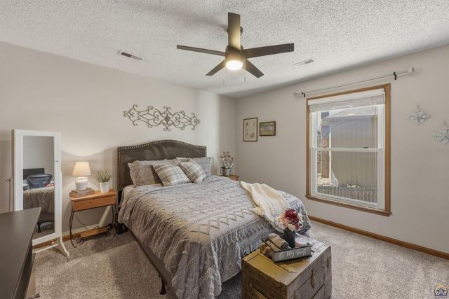 2221 SW Brookfield ST, Topeka, KS 66614