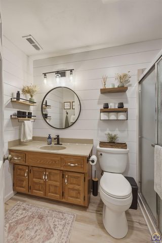 2221 SW Brookfield ST, Topeka, KS 66614