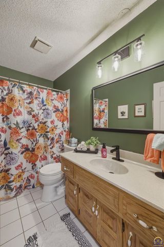 2221 SW Brookfield ST, Topeka, KS 66614