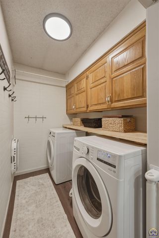 2221 SW Brookfield ST, Topeka, KS 66614