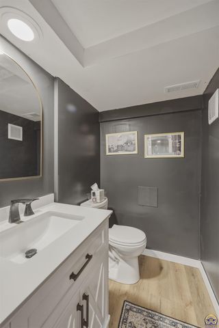 2221 SW Brookfield ST, Topeka, KS 66614