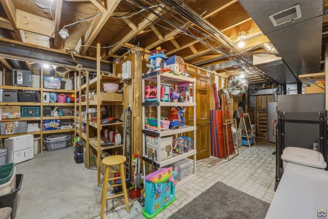 2221 SW Brookfield ST, Topeka, KS 66614