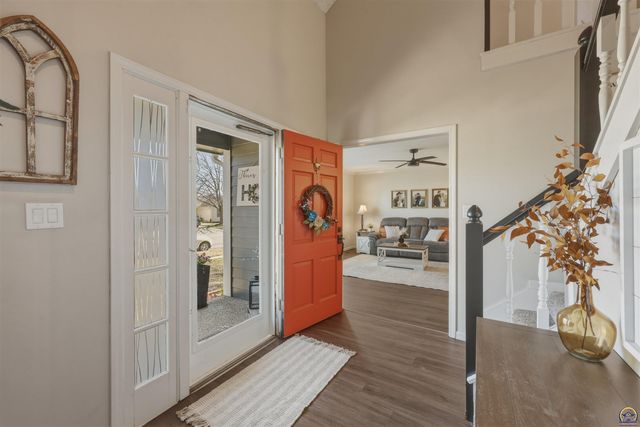 2221 SW Brookfield ST, Topeka, KS 66614