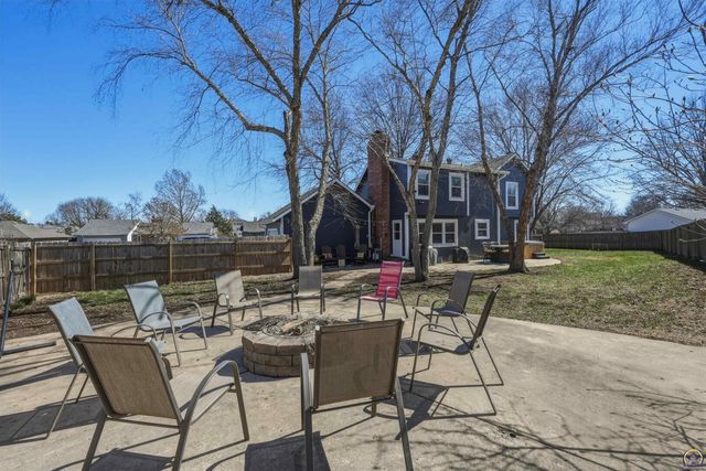 2221 SW Brookfield ST, Topeka, KS 66614