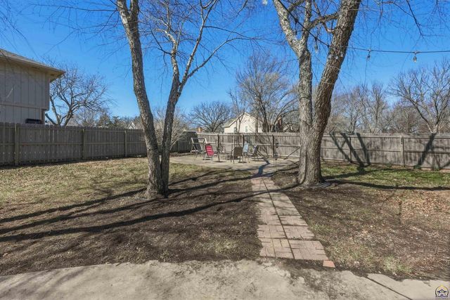 2221 SW Brookfield ST, Topeka, KS 66614