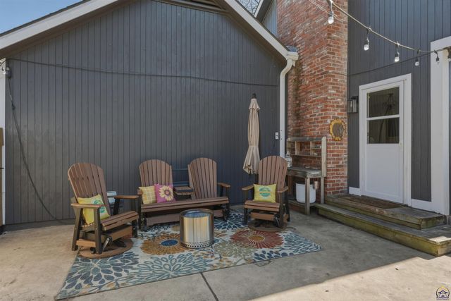 2221 SW Brookfield ST, Topeka, KS 66614