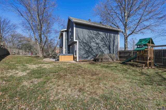 2221 SW Brookfield ST, Topeka, KS 66614