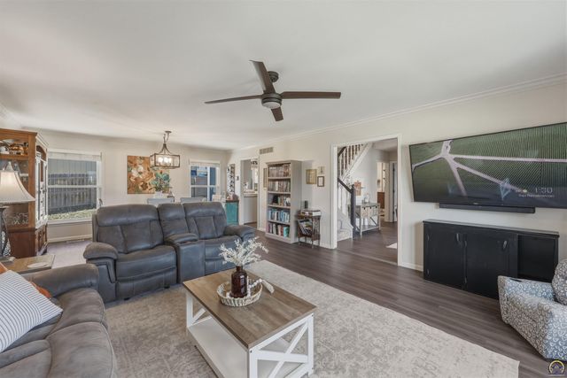 2221 SW Brookfield ST, Topeka, KS 66614