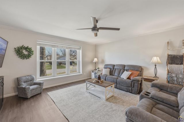 2221 SW Brookfield ST, Topeka, KS 66614