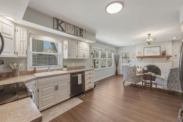 2221 SW Brookfield ST, Topeka, KS 66614