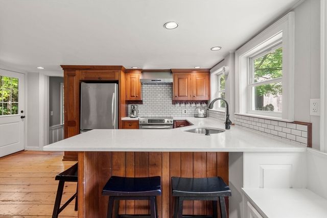 1689 High Street, Westwood, MA 02090