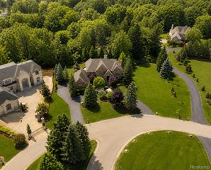 24750 Franklin Farms Drive, Franklin Village, MI 48025