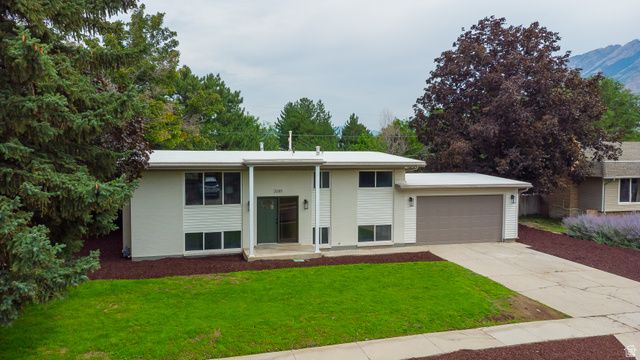 2085 E CASTLE HILL AVE, Cottonwood Heights, UT 84121