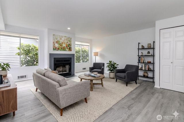 307 S 328th Lane, Federal Way, WA 98003