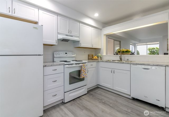 307 S 328th Lane, Federal Way, WA 98003