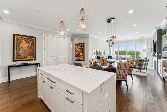 5748 N Hermitage Avenue 410, Chicago, IL 60660