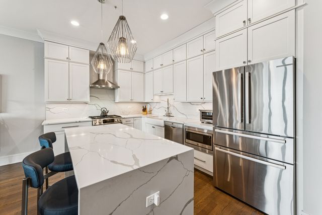 5748 N Hermitage Avenue 410, Chicago, IL 60660