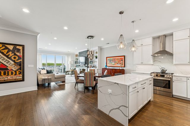 5748 N Hermitage Avenue 410, Chicago, IL 60660