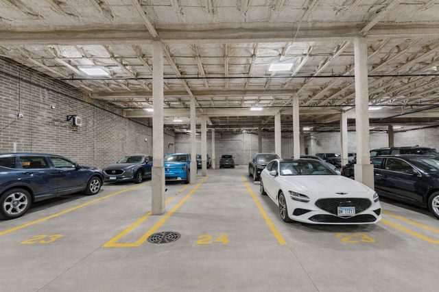 5748 N Hermitage Avenue 410, Chicago, IL 60660