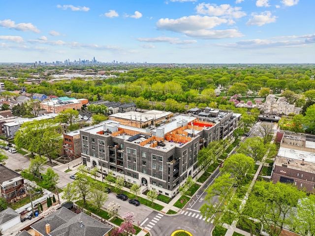 5748 N Hermitage Avenue 410, Chicago, IL 60660