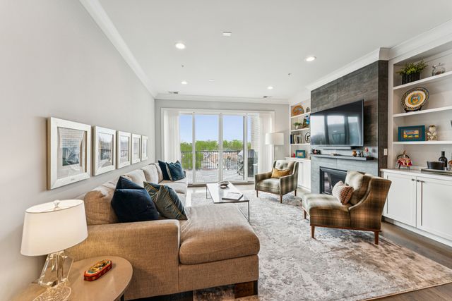 5748 N Hermitage Avenue 410, Chicago, IL 60660