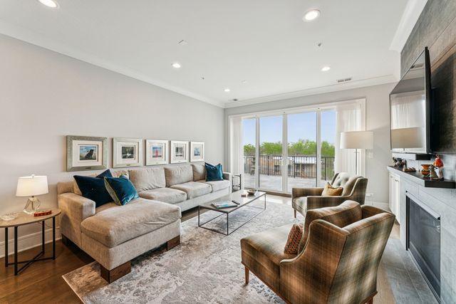 5748 N Hermitage Avenue 410, Chicago, IL 60660