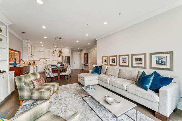 5748 N Hermitage Avenue 410, Chicago, IL 60660