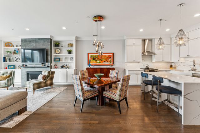 5748 N Hermitage Avenue 410, Chicago, IL 60660