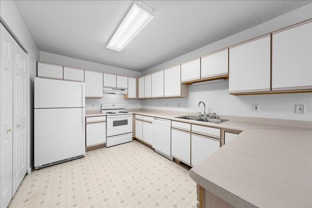 1344 Carriage Drive 1344C, Hudson, WI 54016