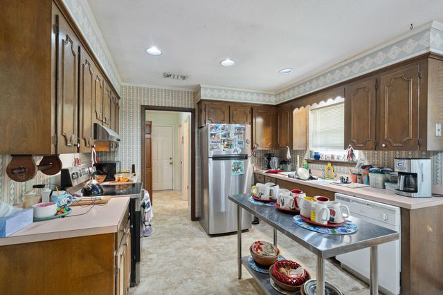 2311 Sunset Dr., Hattiesburg, MS 39402