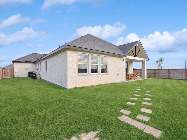 1800 Mesquite Trail, Dayton, TX 77535