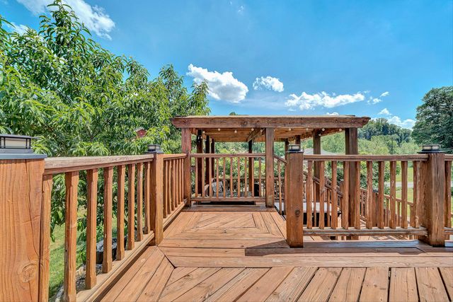 17 Valley View RD, Hardy, VA 24101