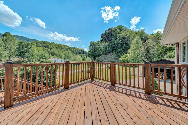 17 Valley View RD, Hardy, VA 24101